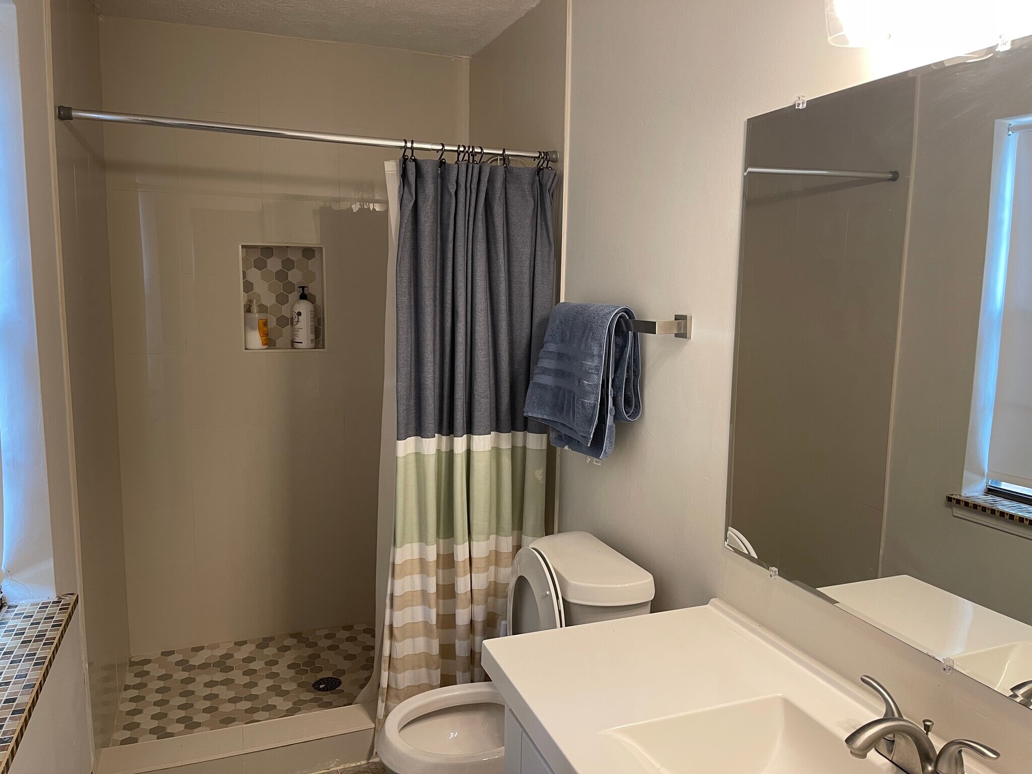 Building Photo - 6966 Cedar Dr