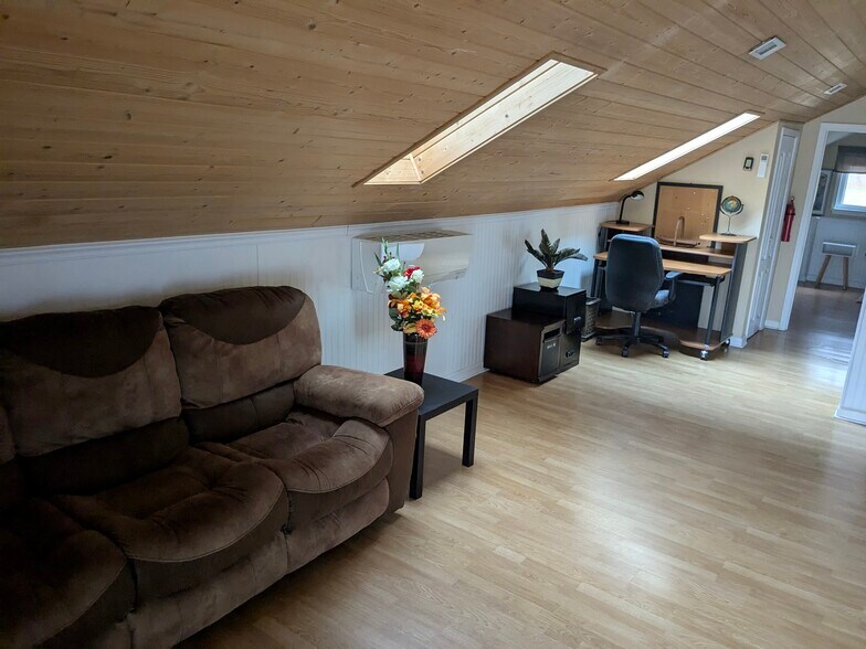 Building Photo - 128 Perrin Dr