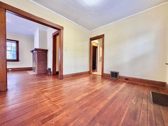 Building Photo - 1212 E Donald St