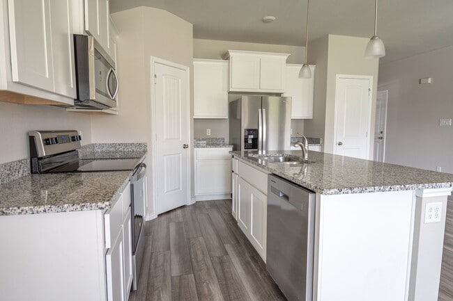 Building Photo - Beautiful 3 Bed/2 Bath Smart Home! Available for Immediate Move in!