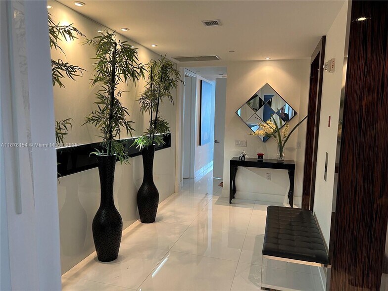 Building Photo - 1100 Biscayne Blvd