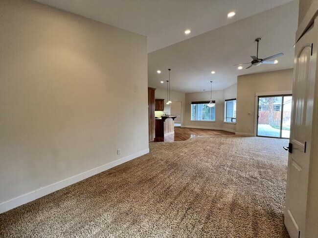 Building Photo - 2360 NW 19th St