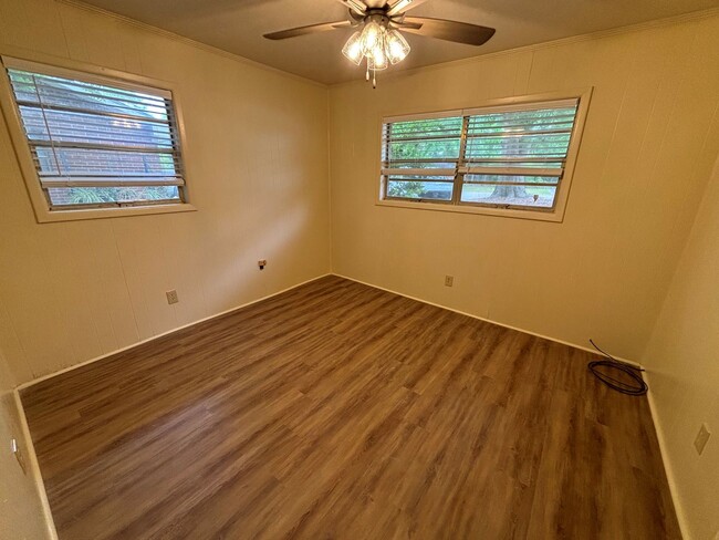 Building Photo - 608 Florence Dr