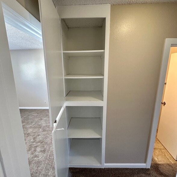 Building Photo - 1301 Hemlock Ave