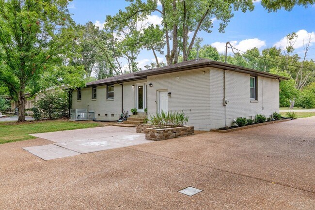 Building Photo - 4 Bedroom Ranch