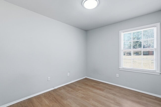 Building Photo - Ranch Style Home in Southside Savannah