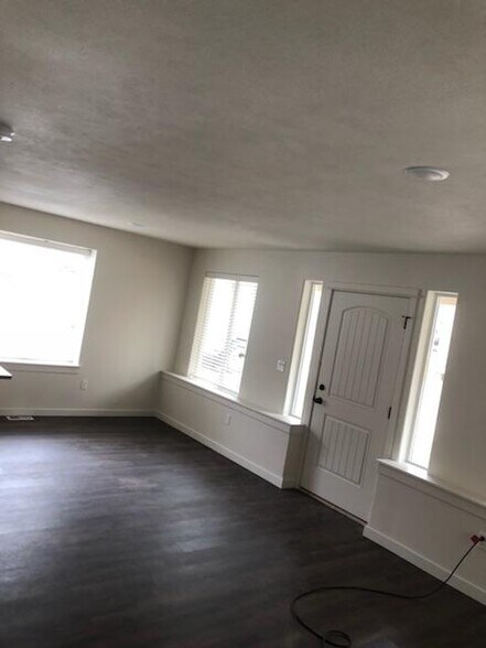 Building Photo - 1006 Pendulum Lane