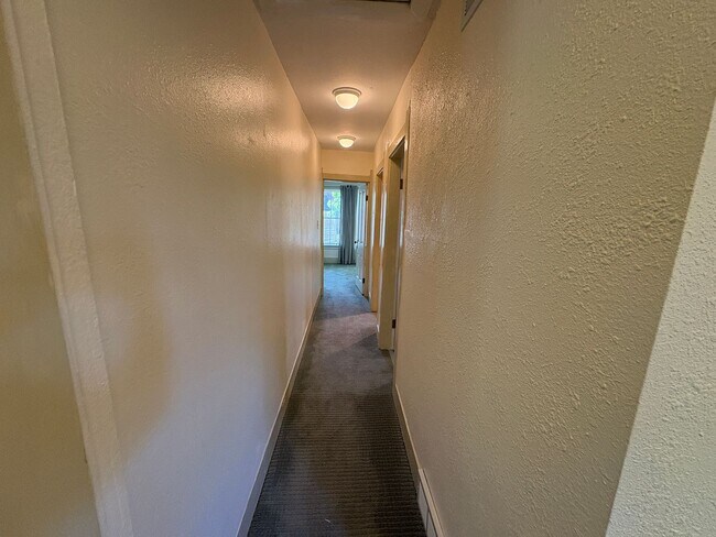 Building Photo - 4 bedroom 2 bathroom Historic Home Downtown Manhattan KS