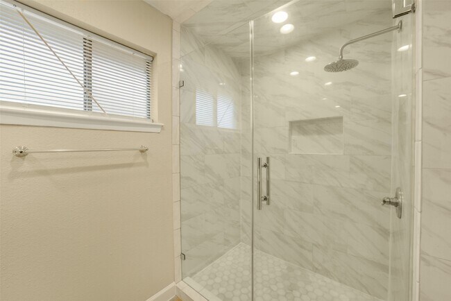 Building Photo - 21211 Park Mt Dr