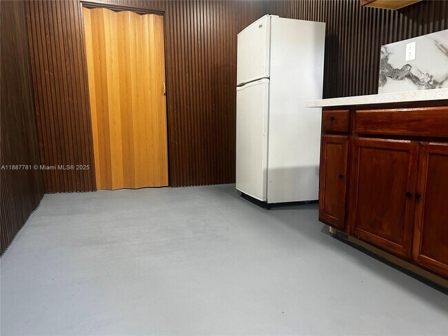 Building Photo - 4510 SW 38th St