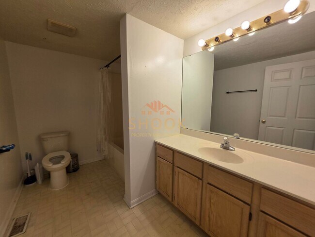 Building Photo - 2940 Horizon Dr