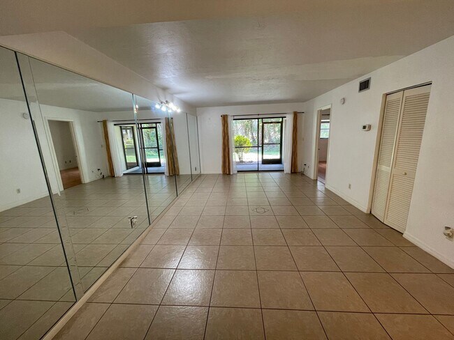 Building Photo - ANNUAL RENTAL - 2 BED / 2 BATH IN PINE HAVEN!