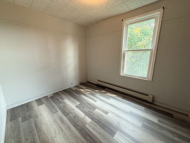 Building Photo - 1204 Kenwood Ave