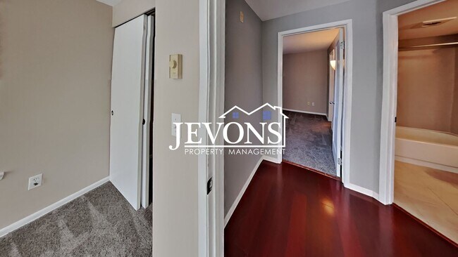 Building Photo - Stunning property in the heart of Seattle!