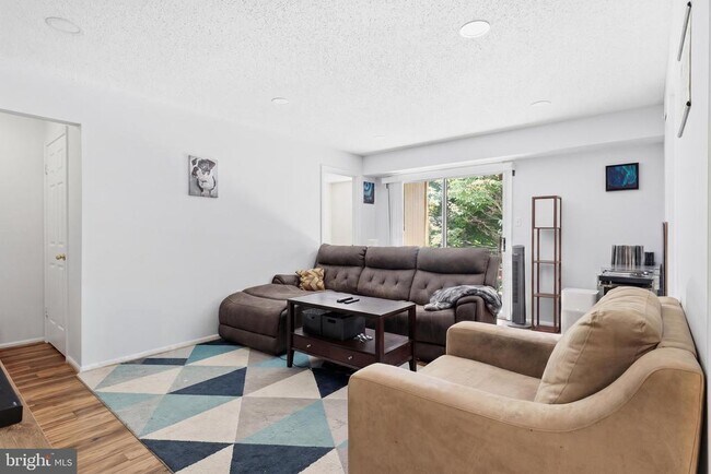 Building Photo - 7739 Inversham Dr