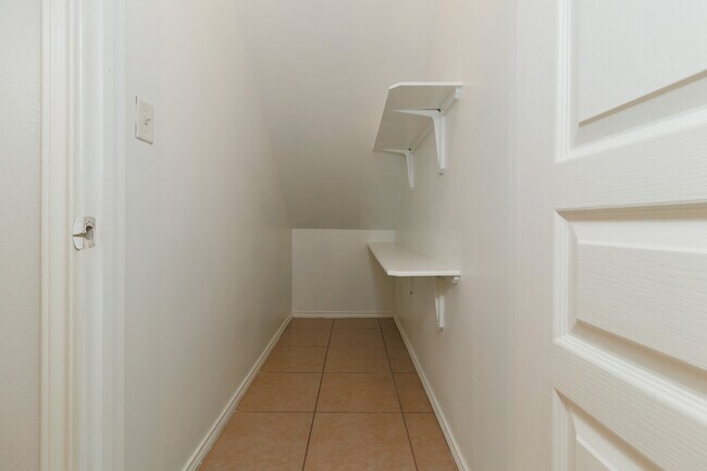 Building Photo - 1303 W Fig Ave