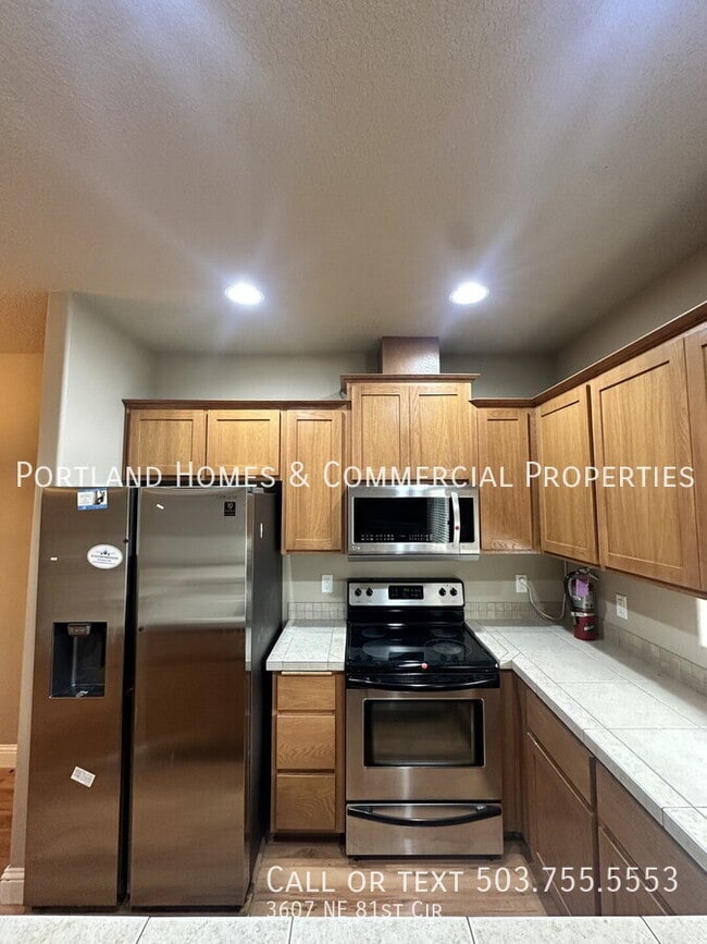 Building Photo - 3607 NE 81st Cir