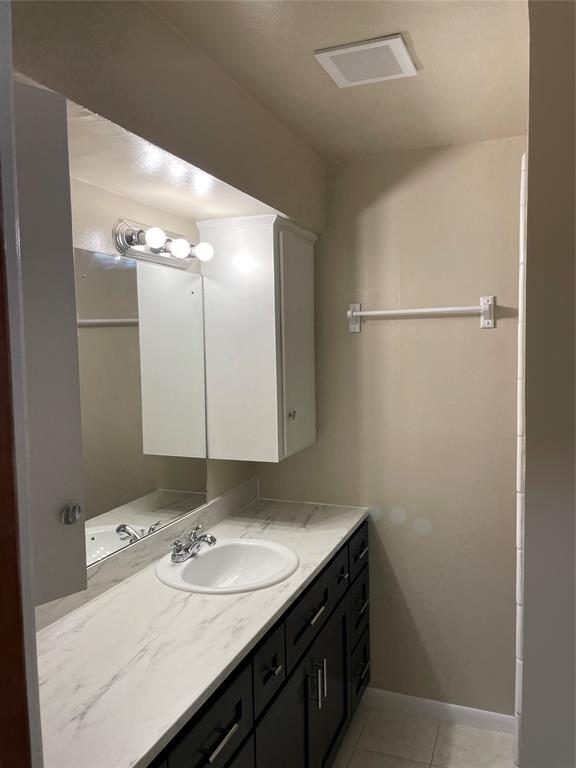 Building Photo - 3727 Woodvalley Dr