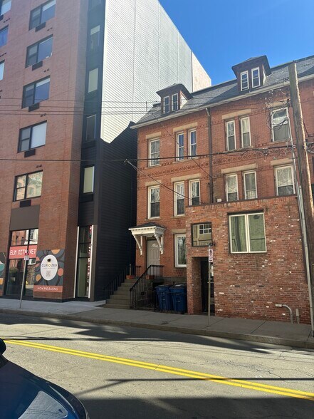Building Photo - 265 Orange St