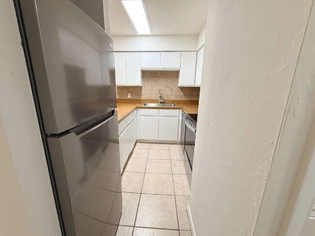 Building Photo - Newly Renovated 1-Bedroom Apartment w/ Water Included!