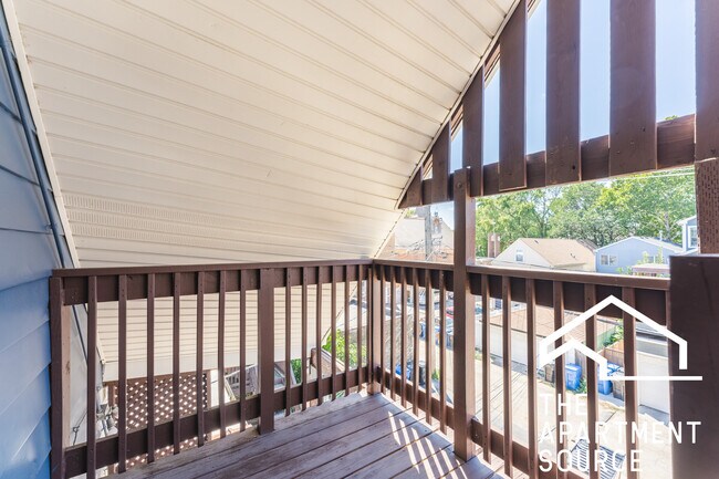 Building Photo - 3916 N Ashland Ave