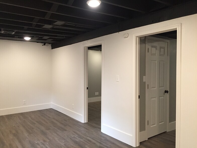 living room - 1511 Leavenworth St