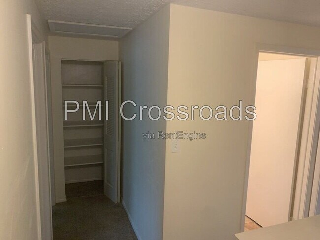 Building Photo - 7490 Stonetrail Way