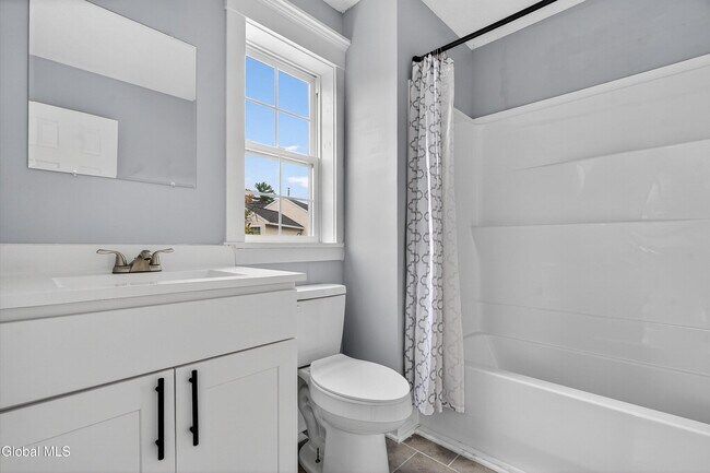 Building Photo - 716 Adams Cir