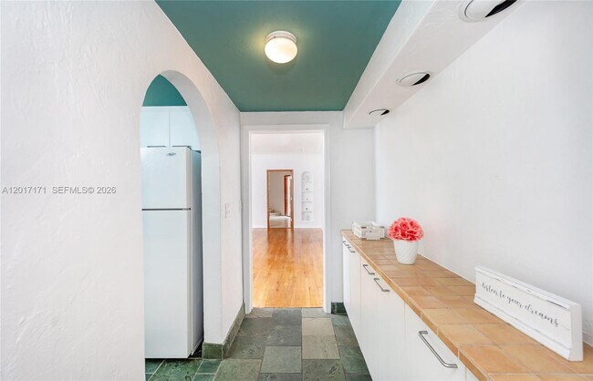 Building Photo - 32 Calabria Ave