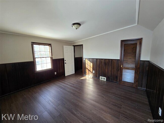 Building Photo - 1305 Collegewood St