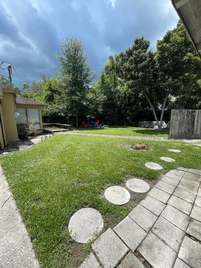 Building Photo - Fall 2026 2/1 Near Norman Hall & Sorority Row Grad Special