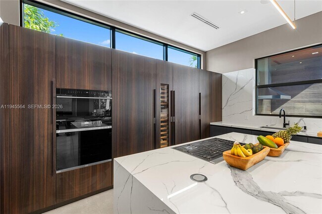 Building Photo - 12911 Oleander Rd