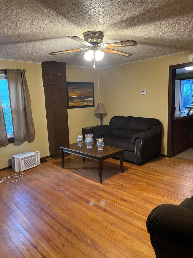 Building Photo - 934 Vine St