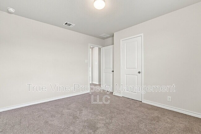 Building Photo - 913 Rolling River