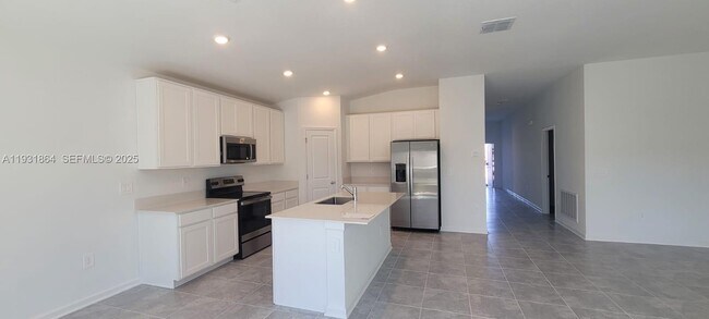 Building Photo - 2031 Punch Bowl Ave