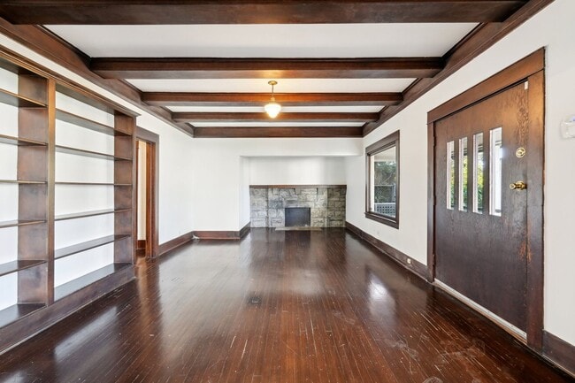 Building Photo - 1044 Manzanita St
