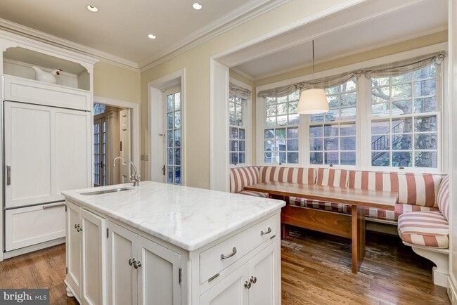 Building Photo - 2425 California St NW