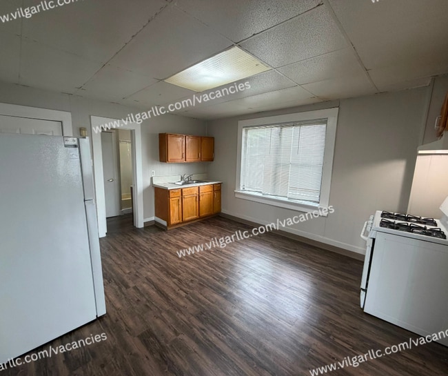 Building Photo - 1202 W 151st St