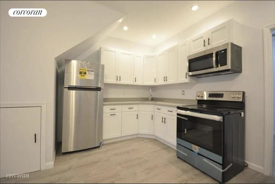 Building Photo - 455 E 96th St