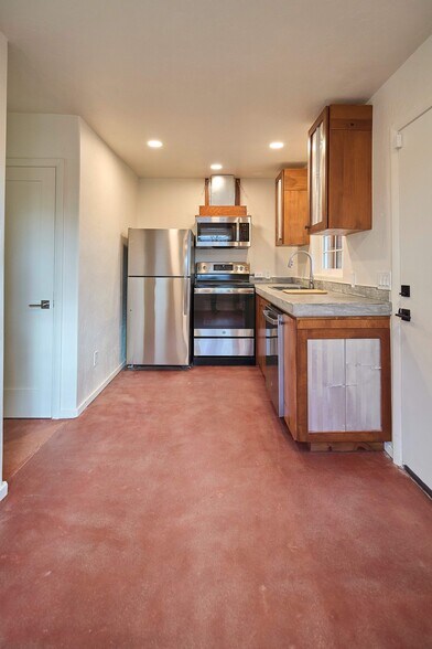 Building Photo - 2542 E Seneca St