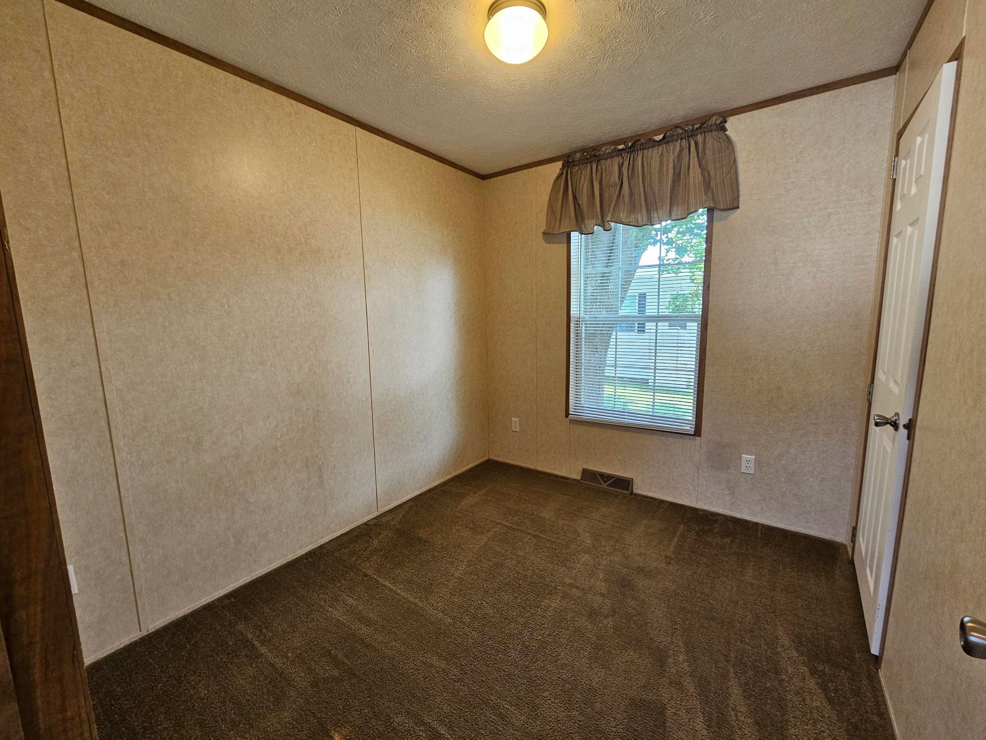 Building Photo - 236 Maverick Ln