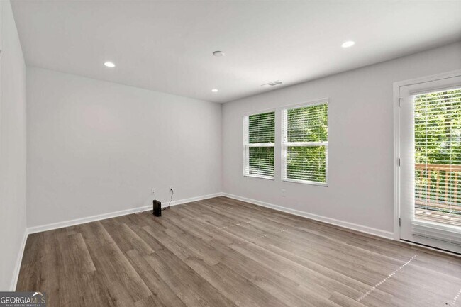 Building Photo - 1139 Lookout Ave NW