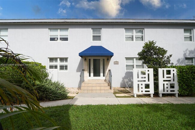 Building Photo - 7640 SW 54th Ct