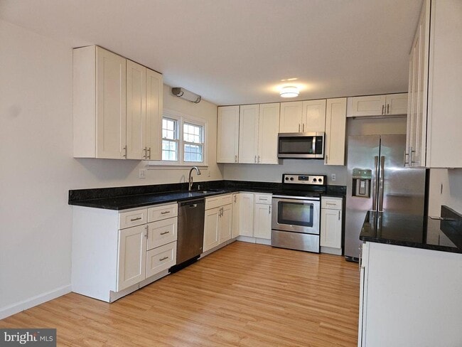 Building Photo - 284 Oakwood Village Ct