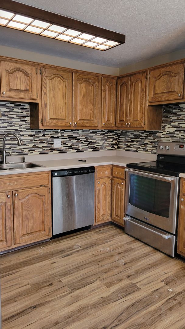 Building Photo - 7611 Blossomview Ct. - 3 bedroom 2 bath ra...