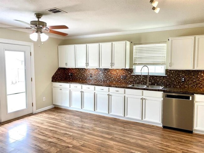 Building Photo - 731 Abundance Ln