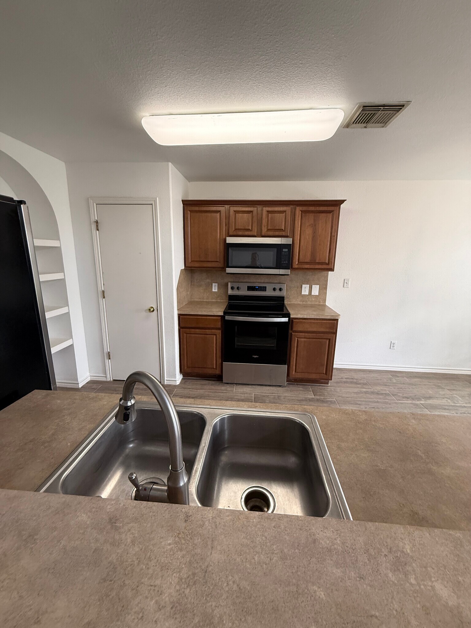 Building Photo - 3806 Los Arroyos Dr