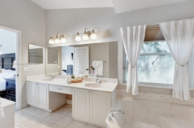 Building Photo - 3833 Cypress Lake Dr