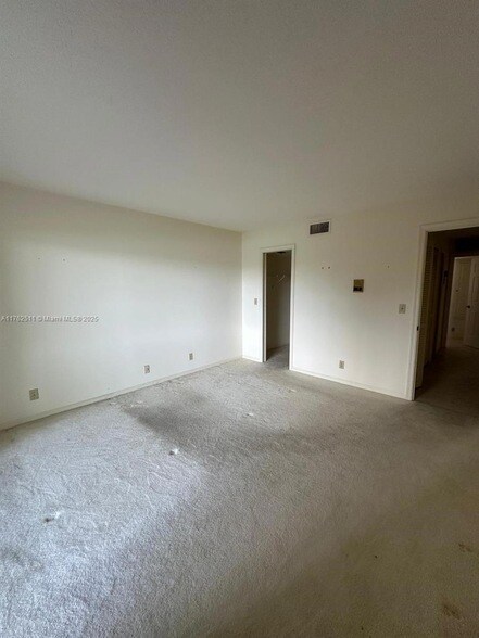 Building Photo - 12524 Shoreline Dr