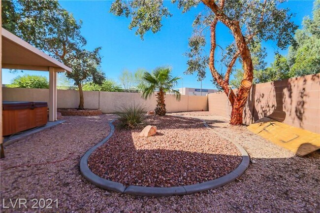 Building Photo - 2521 Stanwood Ave